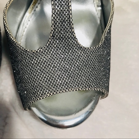 Gianni Bini platform heels- Silver - Picture 3 of 8